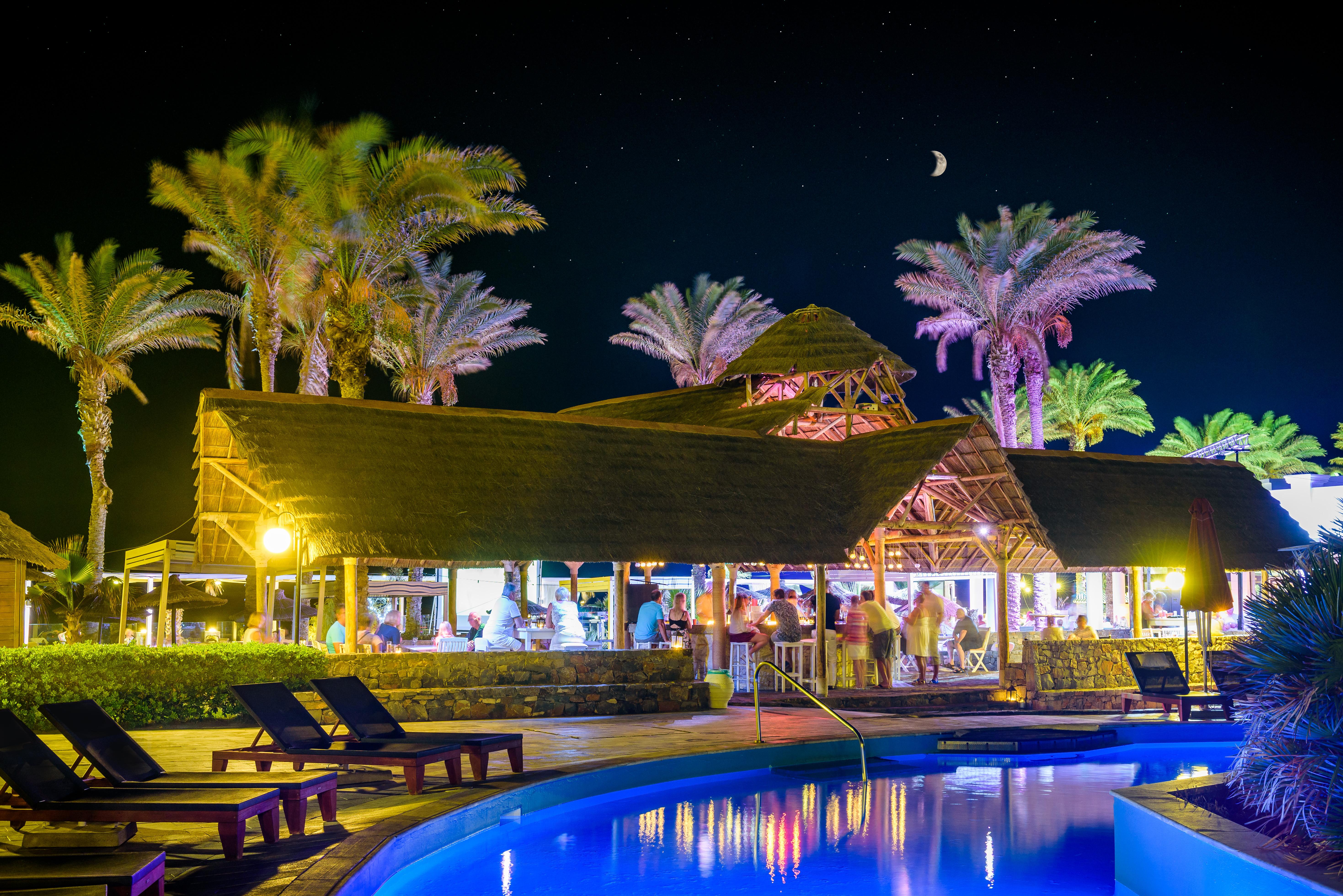 Minos Imperial Luxury Beach Resort & Spa Milatos Udogodnienia zdjęcie The resort at night