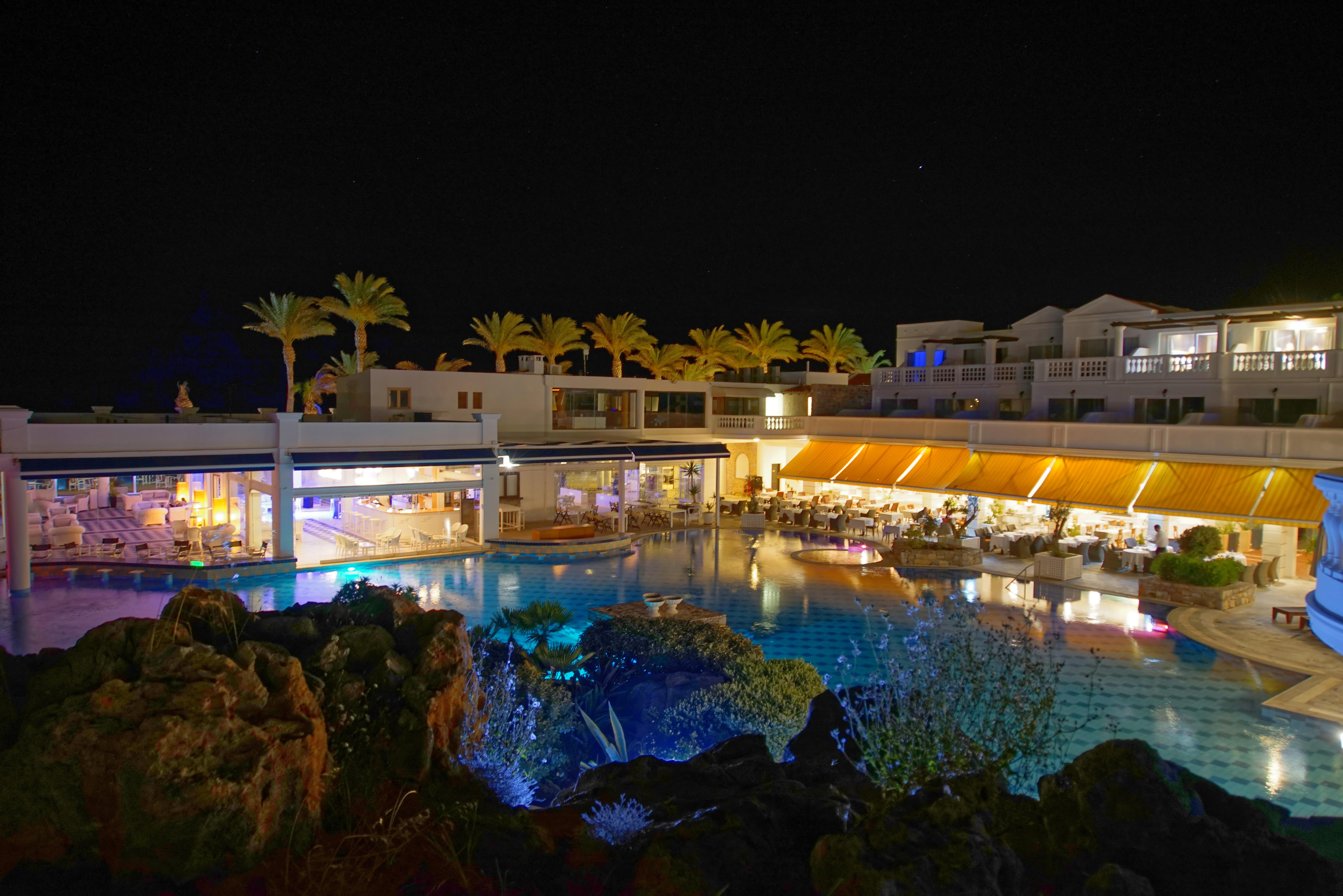 Minos Imperial Luxury Beach Resort & Spa Milatos Zewnętrze zdjęcie The resort at night
